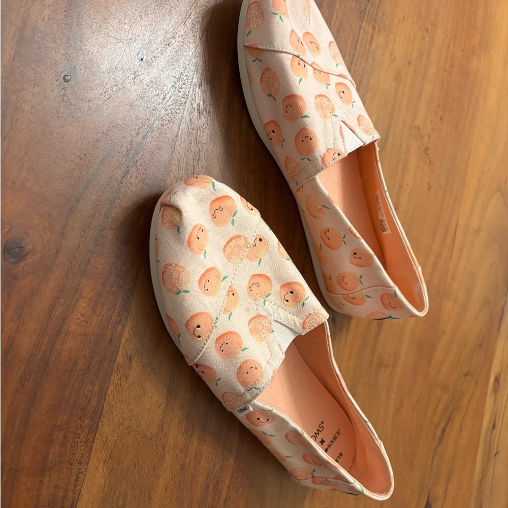 Toms Peach Print Slip-On Flats in Light Peach